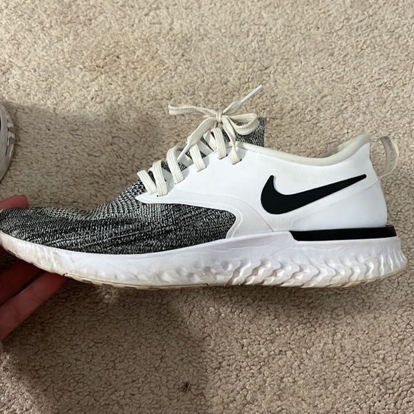 Nike odyssey running shoes - Picture 2 of 4